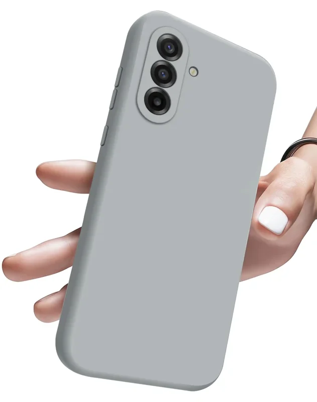 Srebrne etui silikonowe do Samsung Galaxy A57 5G pokazane w dłoni