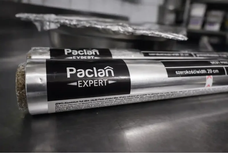 Folia aluminiowa Paclan Expert Catering 15 µm 40 m w kuchni gastronomicznej