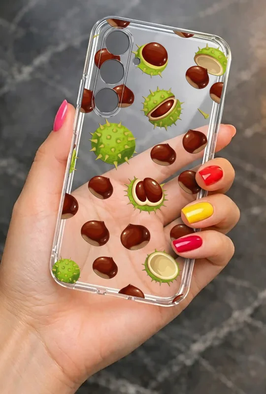 Przezroczyste etui do Samsung Galaxy A16 5G z jesiennym motywem kasztanów prezentowane w dłoni
