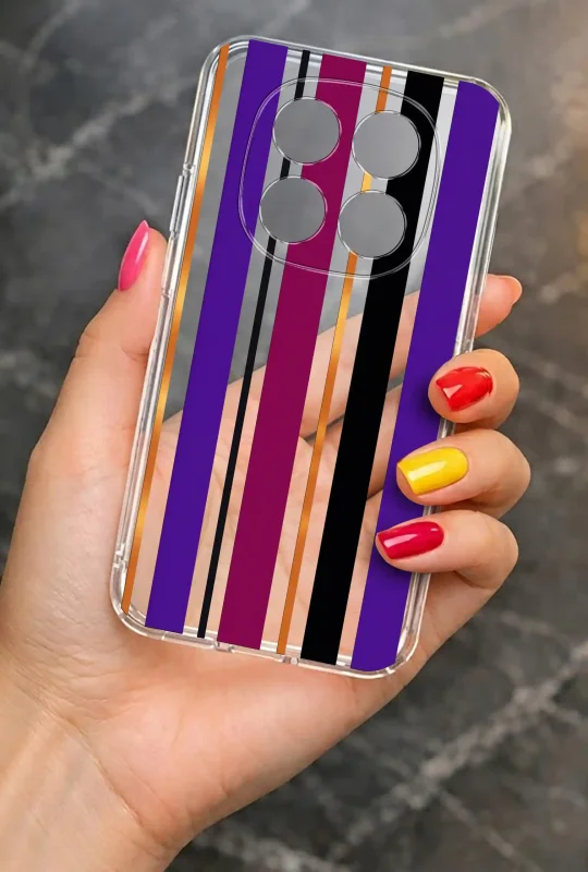 Przezroczyste etui do Xiaomi Redmi Note 15 Pro+ Plus 5G z fioletowo-bordowym wzorem w pasy prezentowane w dłoni