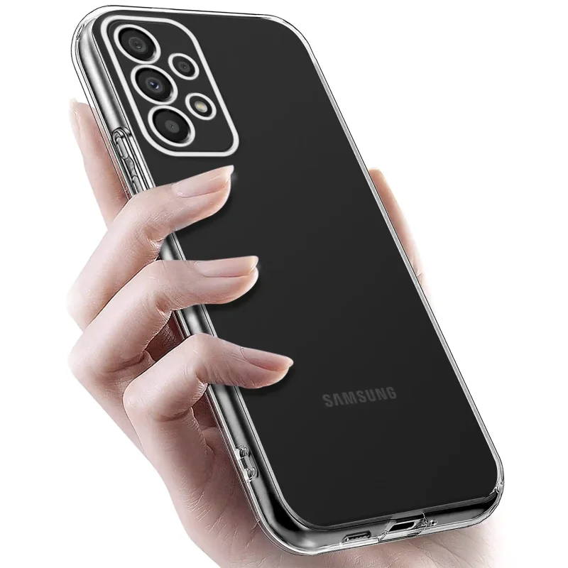 Samsung Galaxy A33 5G w bezbarwnym etui 2 mm trzymany w dłoni