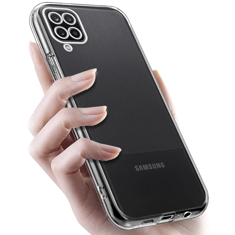 Samsung Galaxy A12 | M12 w bezbarwnym etui 2 mm trzymany w dłoni