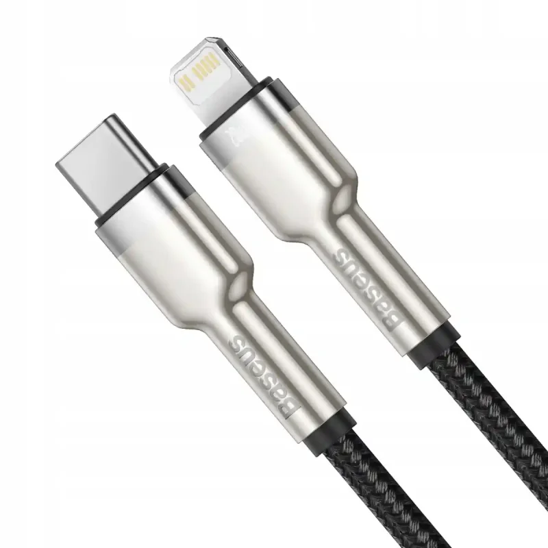 Zbliżenie na metalowe końcówki USB-C i Lightning kabla Baseus Cafule Metal PD 20W