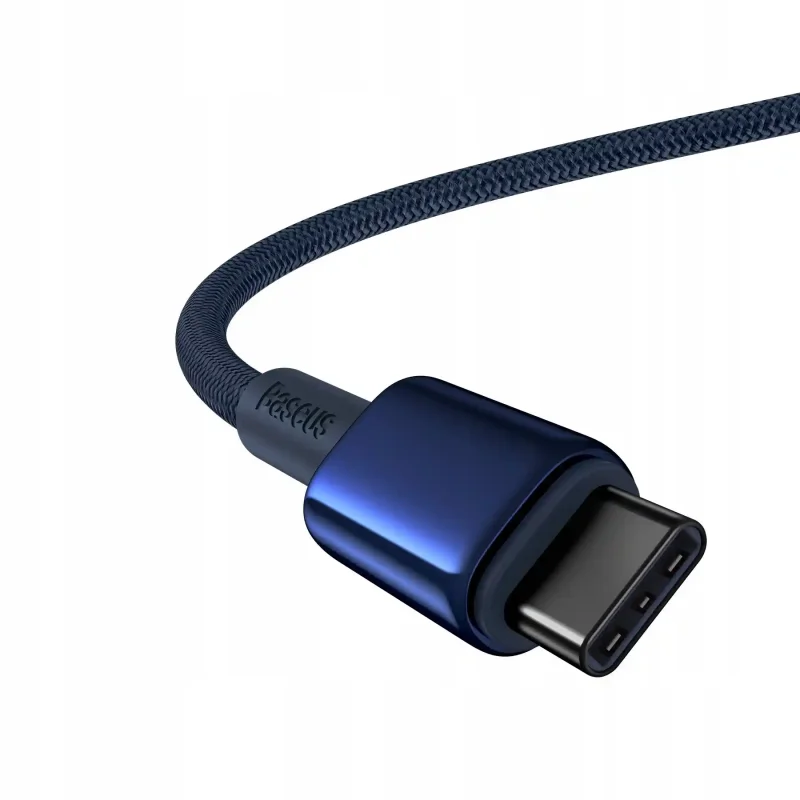 Zbliżenie na wtyczkę USB-C kabla Baseus Tungsten Gold 100W z metalową obudową i nylonowym oplotem
