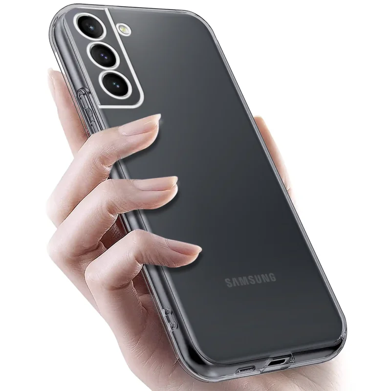 Samsung Galaxy S21 w bezbarwnym etui 2 mm trzymany w dłoni