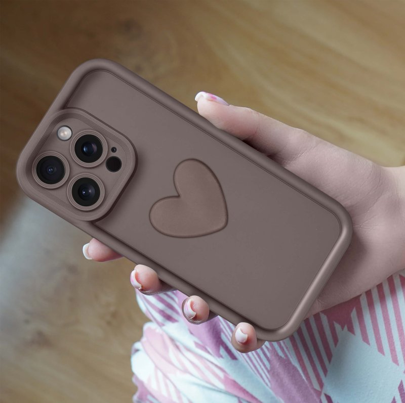etui-do-iphone-14-pro-silikonowe-serce-brazowe-ze-szklem