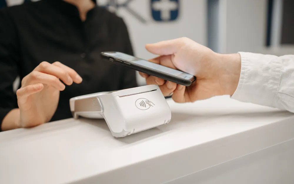 NFC w telefonie płatności zbliżeniowe