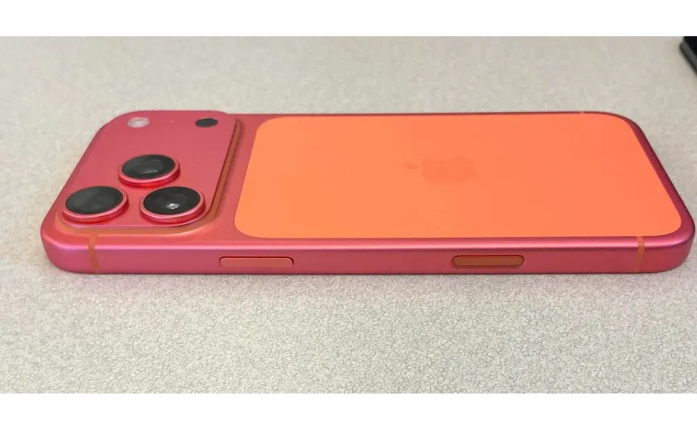 Pomarańczowy iPhone 17 Pro i Pro Max zmienia kolor na różowy